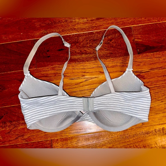 NWOT grey/white striped w shimmery silver body by Victoria secret lined Demi bra - Picture 2 of 16